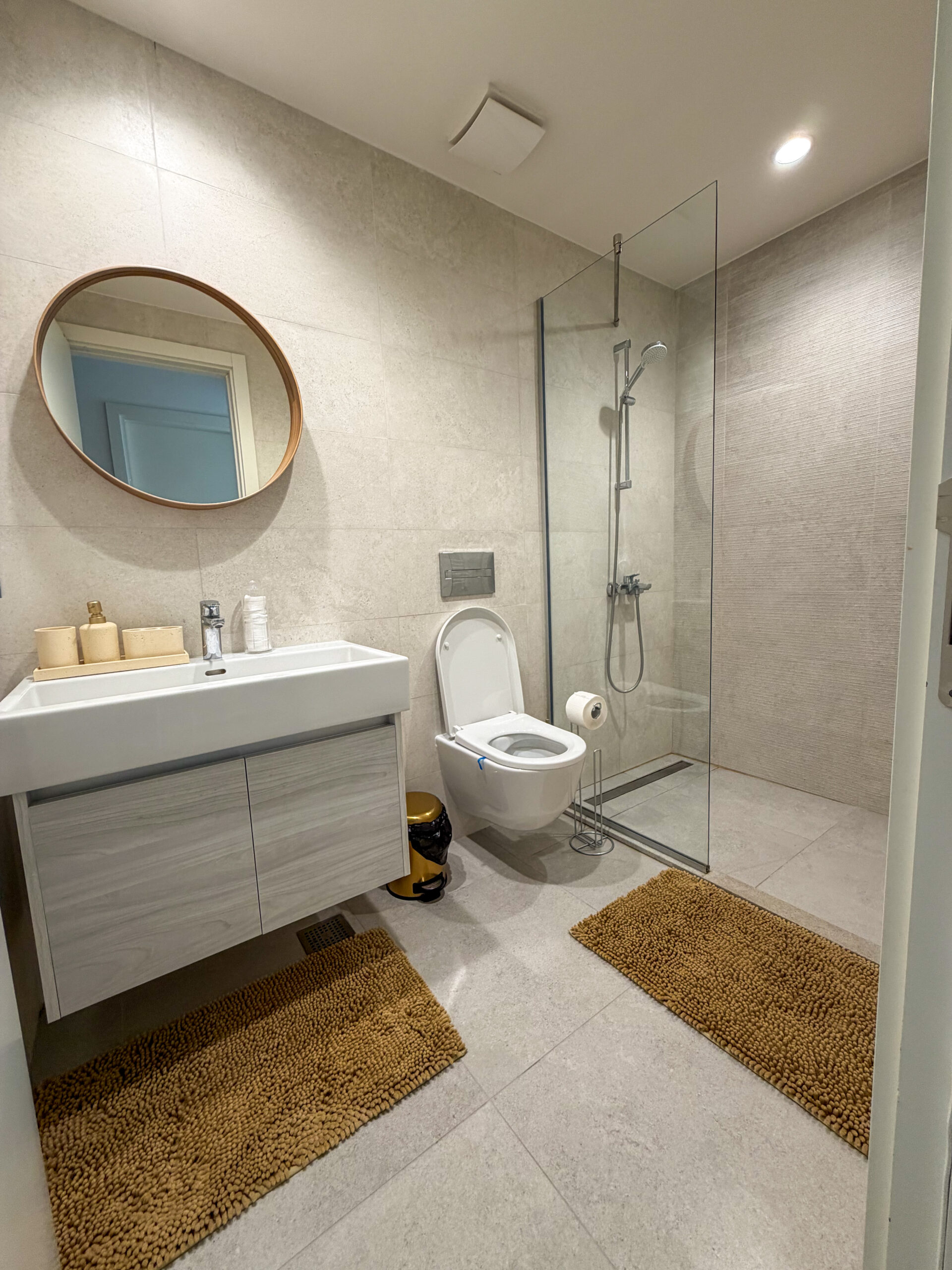 Silver Luxury Apartment 8